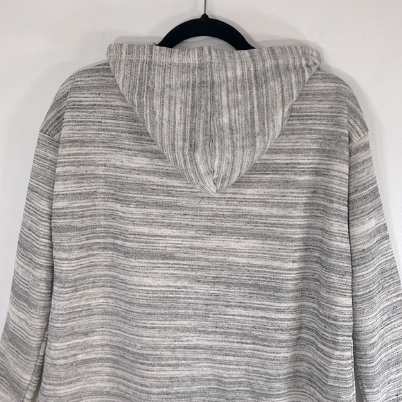 Wild Kiss NWOT Grey Heather Beach Graphics Hi Low Hemline Women’s Size L Hoodie - Picture 10 of 14